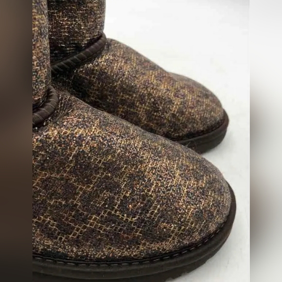Like NEW UGG Womens Gold Pull-On Animal Sparkly Metallic Print Glitter Size 5 - Picture 6 of 7